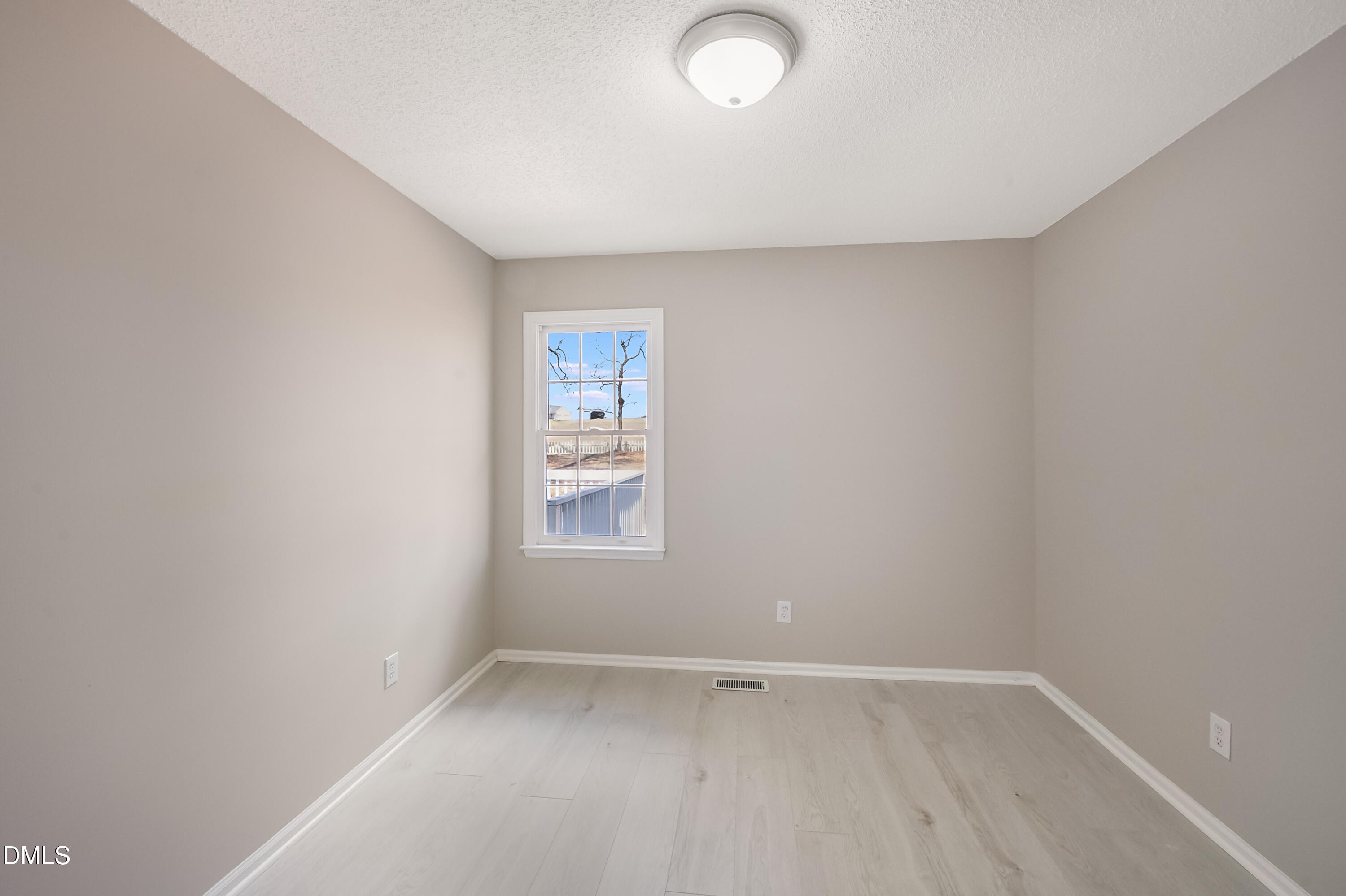 91 Violet Lane Coats, NC 27521 - Photo 18 of 23 91 Violet Ln_www.scalaphotograph.com-25