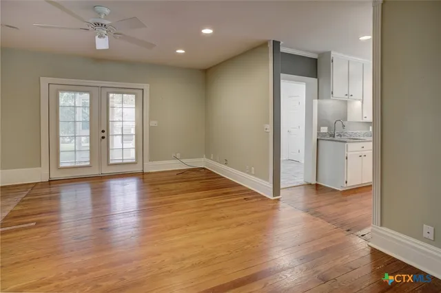 $560,000 | 1322 North Ave F, Shiner, TX 77984