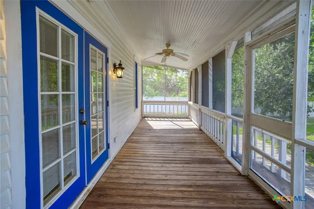 $560,000 | 1322 North Ave F, Shiner, TX 77984