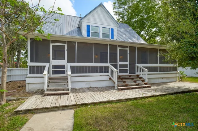 $560,000 | 1322 North Ave F, Shiner, TX 77984