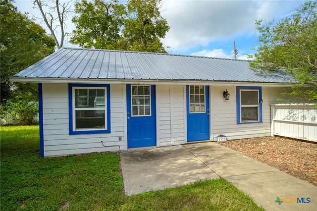 $560,000 | 1322 North Ave F, Shiner, TX 77984