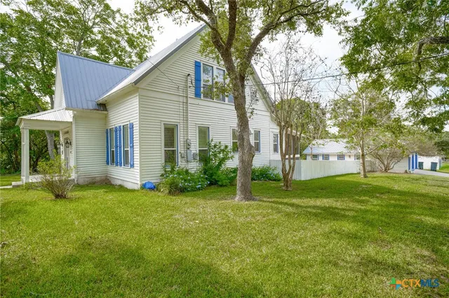 $560,000 | 1322 North Ave F, Shiner, TX 77984