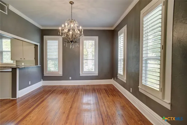 $560,000 | 1322 North Ave F, Shiner, TX 77984