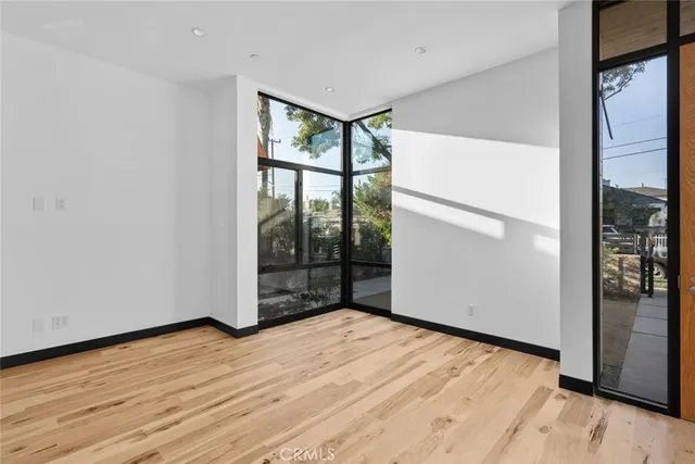 $4,775 | 922 West Clark Avenue, Unit 101, Burbank, CA 91506