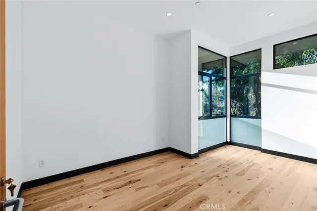 $4,775 | 922 West Clark Avenue, Unit 101, Burbank, CA 91506