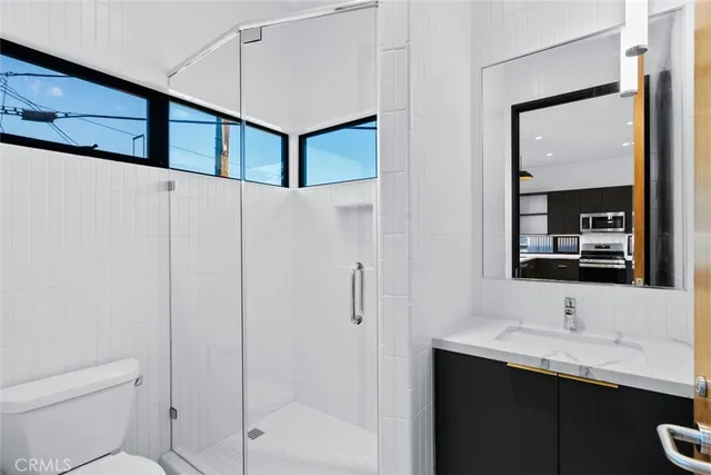 $4,775 | 922 West Clark Avenue, Unit 101, Burbank, CA 91506