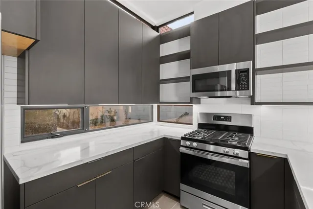 $4,775 | 922 West Clark Avenue, Unit 101, Burbank, CA 91506