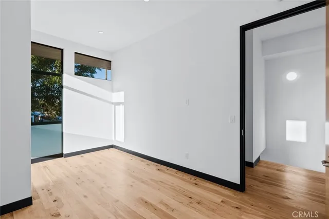 $4,775 | 922 West Clark Avenue, Unit 101, Burbank, CA 91506