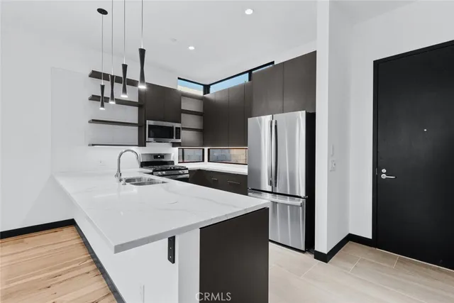 $4,775 | 922 West Clark Avenue, Unit 101, Burbank, CA 91506