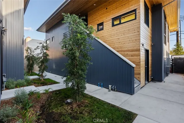 $4,775 | 922 West Clark Avenue, Unit 101, Burbank, CA 91506