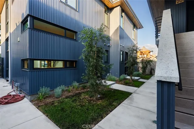 $4,775 | 922 West Clark Avenue, Unit 101, Burbank, CA 91506