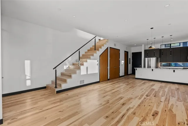 $4,775 | 922 West Clark Avenue, Unit 101, Burbank, CA 91506