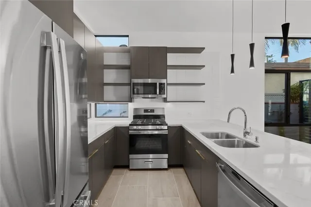 $4,775 | 922 West Clark Avenue, Unit 101, Burbank, CA 91506