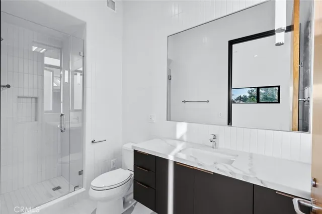 $4,775 | 922 West Clark Avenue, Unit 101, Burbank, CA 91506