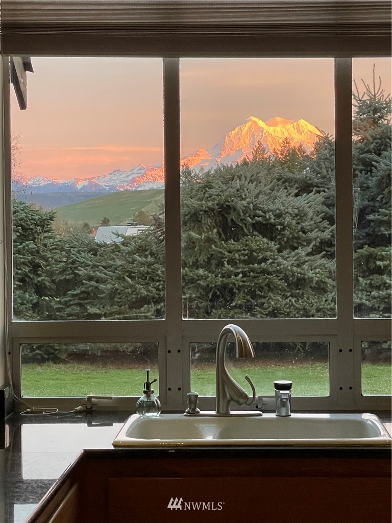 30719 Webster Road East Eatonville, WA 98328 - Photo 4 of 39 a sink with a table and chairs
