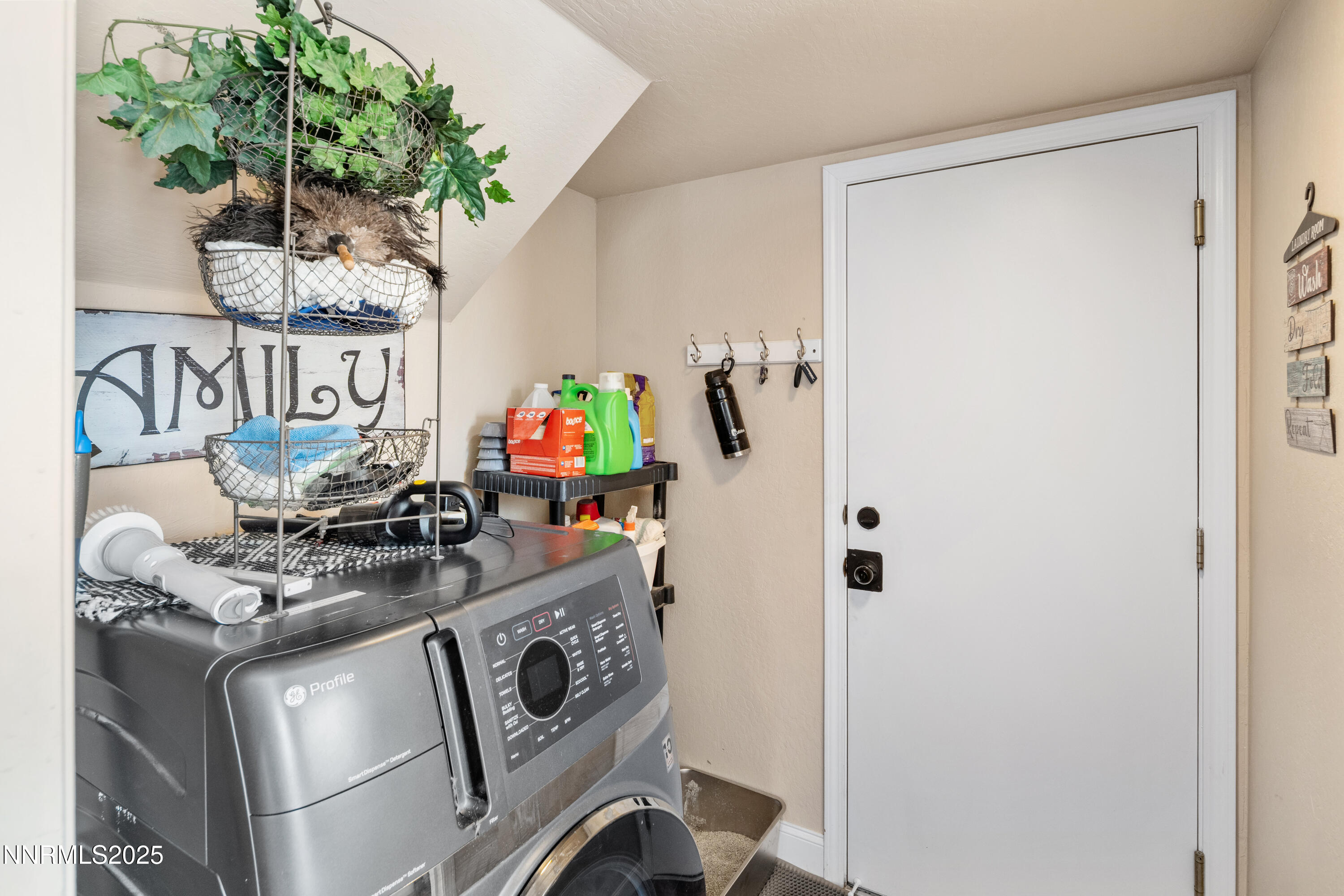 6310 Park Place Reno, NV 89523 - Photo 18 of 43 a view of living room with furniture and flowers