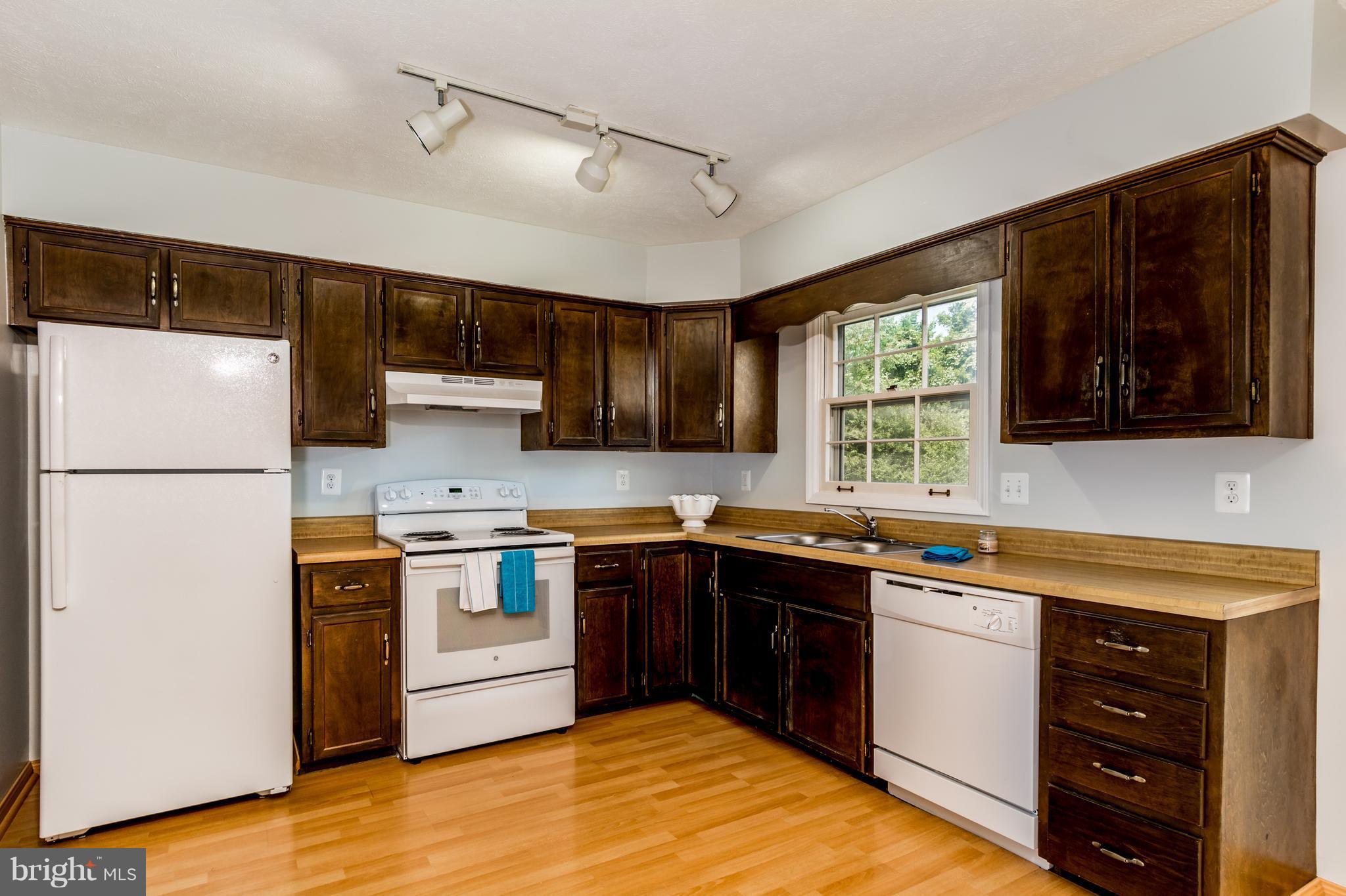 8231 Blue Ridge Court Manassas, VA 20109 - Photo 7 of 22 Kitchen