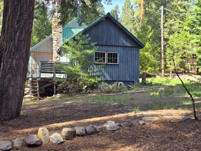 a view of a back yard of the house