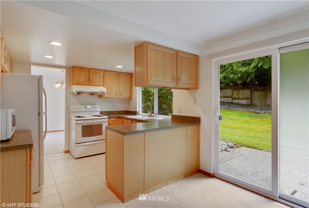 15737 Southeast 166th Place Renton, WA 98058 - Photo 3 of 10 Gallery Image 3