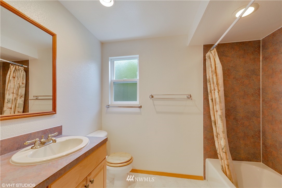 15737 Southeast 166th Place Renton, WA 98058 - Photo 9 of 10 Gallery Image 9
