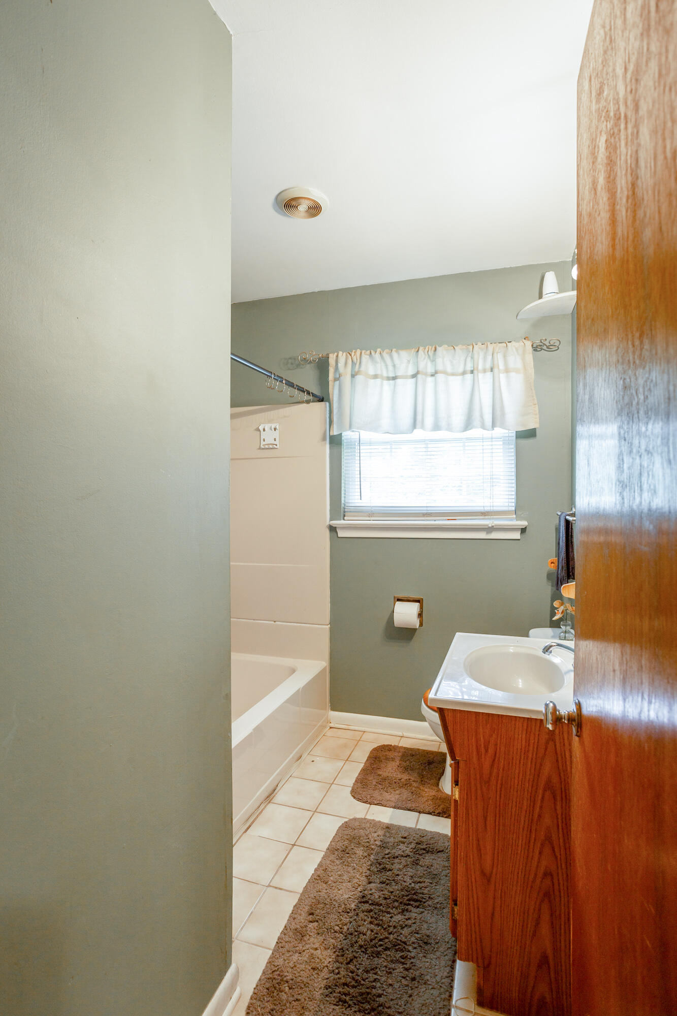 147 Hillsboro Road Rossville, GA 30741 - Photo 20 of 28 Full Bathroom