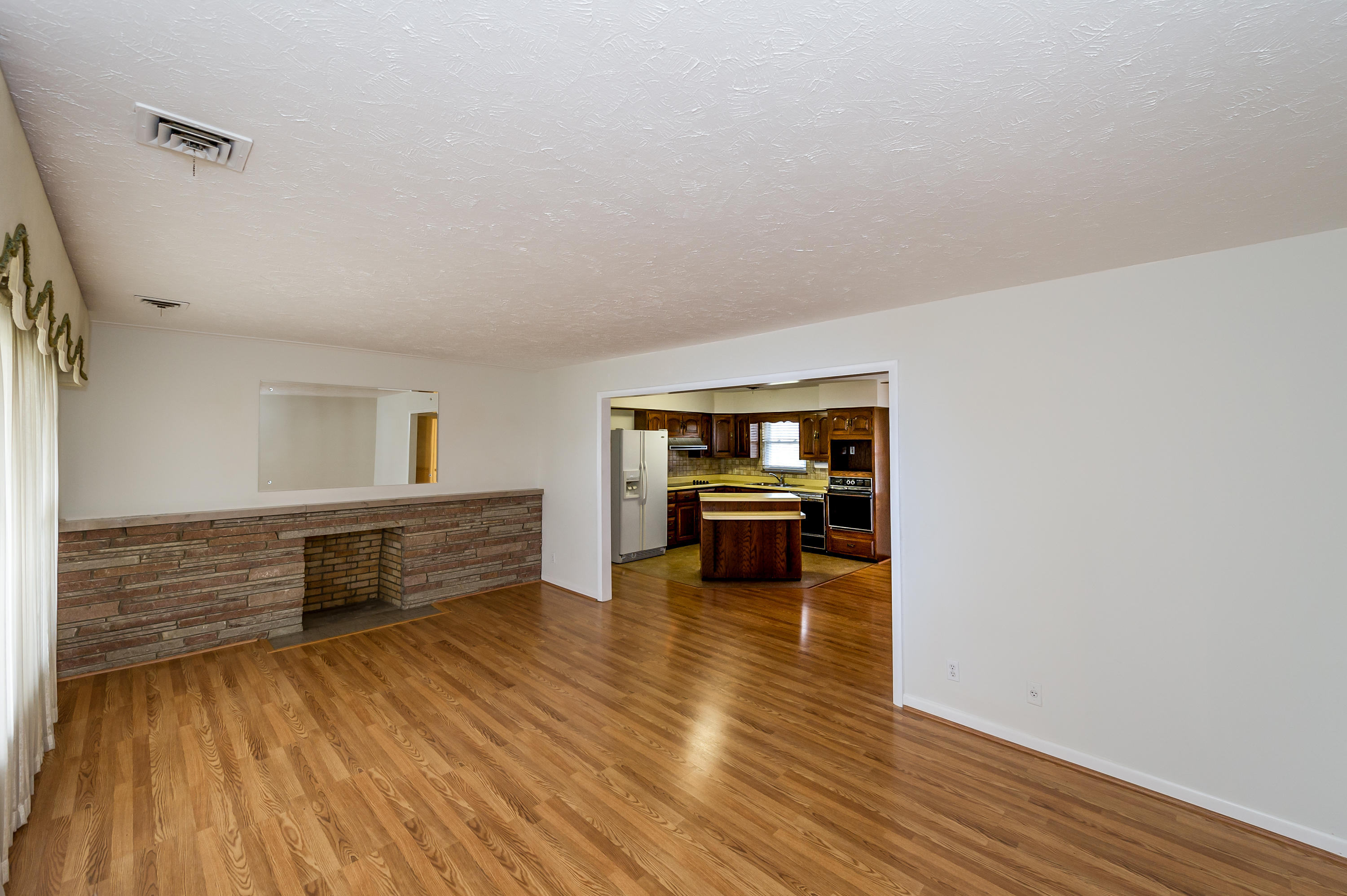 3500 Cunningham Road Knoxville, TN 37918 - Photo 14 of 30 Living room entry way into kitchen.