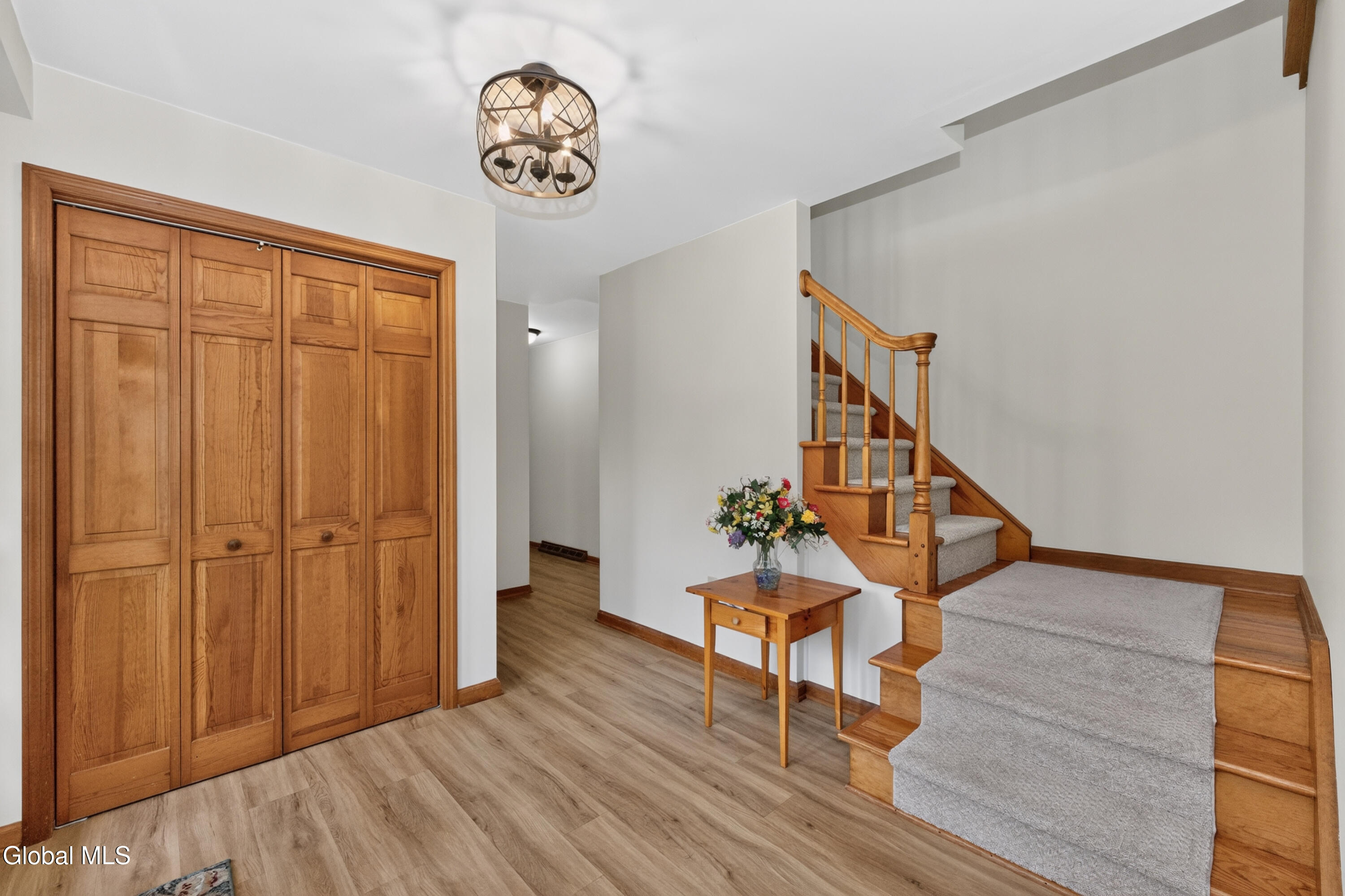 4 Homestead Road Glenville, NY 12302 - Photo 7 of 52 1 Entryway 2