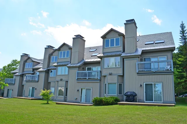 $682,500 | 69 Day Break Drive, Unit H102, Ludlow, VT 05149