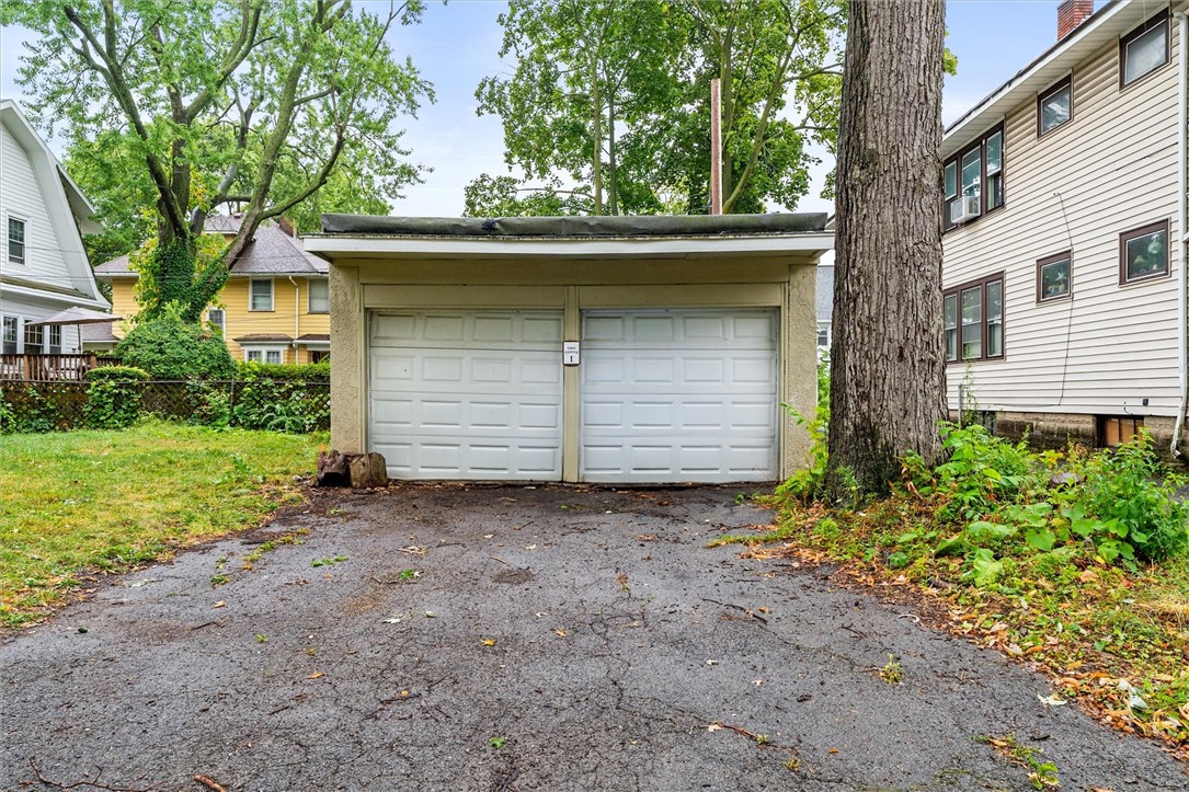 19 Genesee Park Boulevard Rochester, NY 14611 - Photo 4 of 50