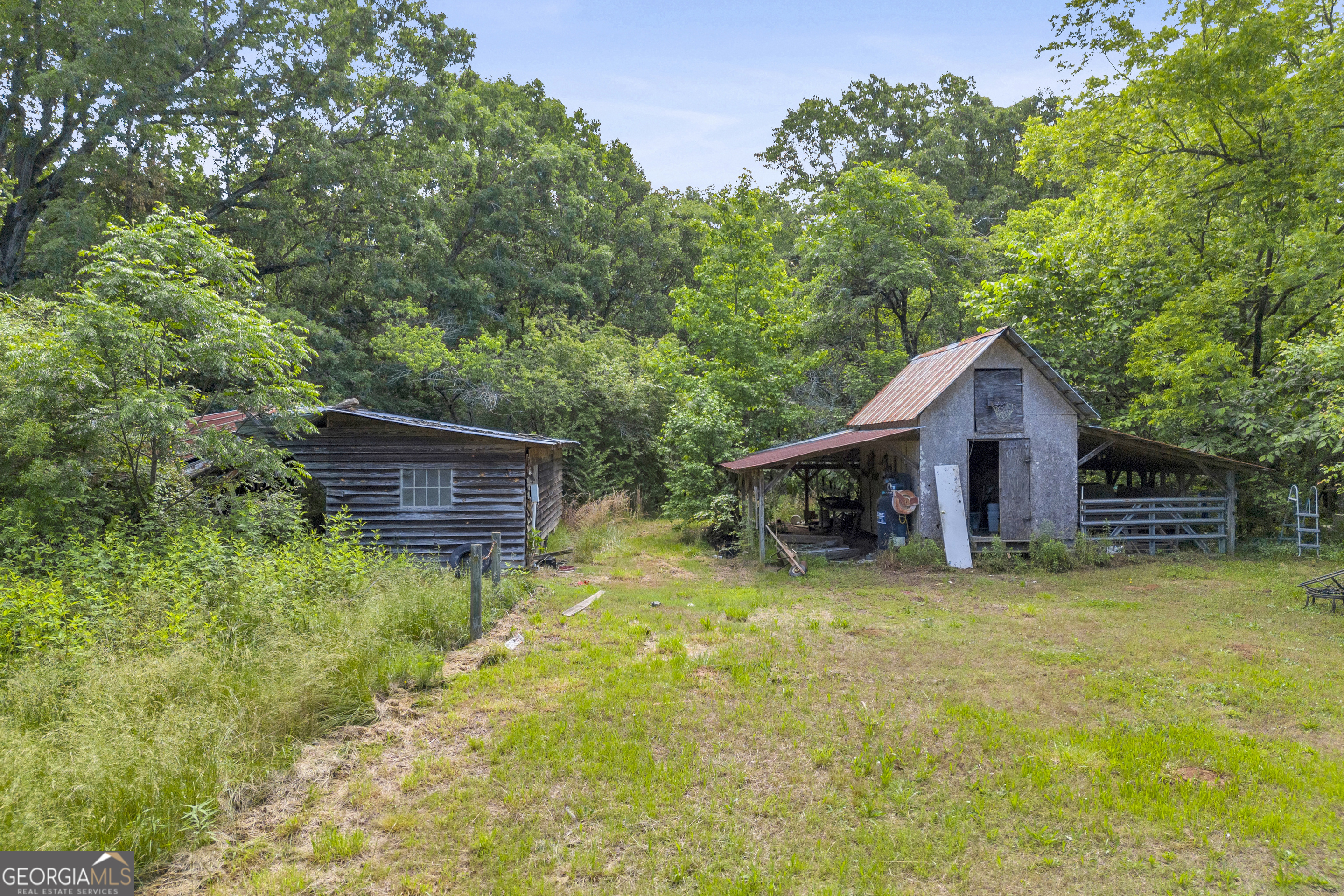 366 Lexington-Carlton Road Lexington, GA 30648 - Photo 4 of 20 a house with trees in the background