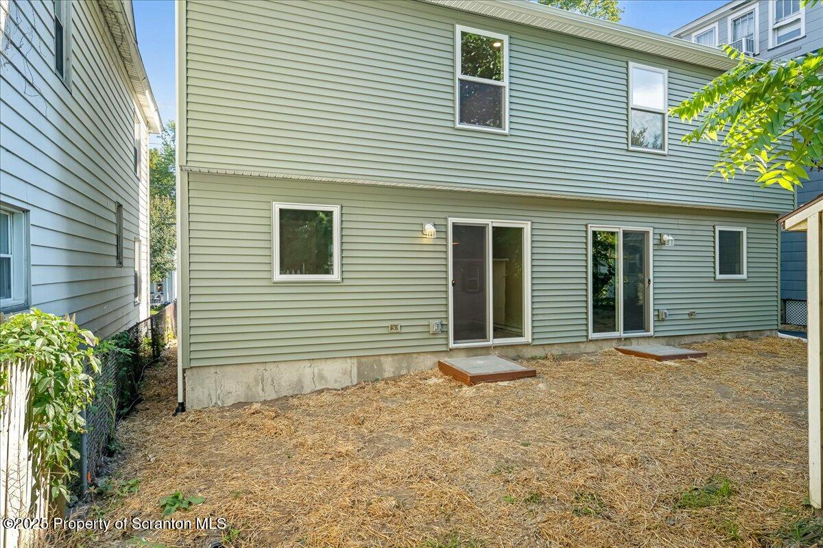 820 822 Delaware Street Scranton, PA 18509 - Photo 31 of 48 36-HomeView_Media-820_Delaware_St.-#37