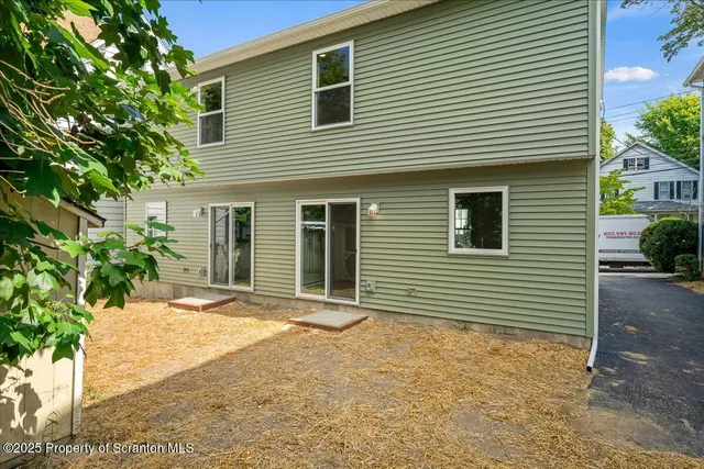 $2,000 | 820 822 Delaware Street, Scranton, PA 18509