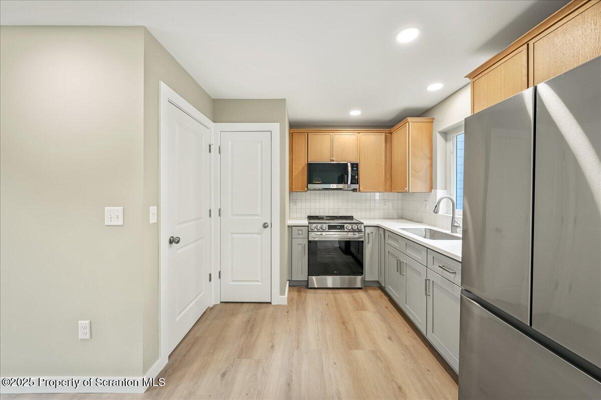 820 822 Delaware Street Scranton, PA 18509 - Photo 4 of 48 23-HomeView_Media-822_Delaware_St.-#23