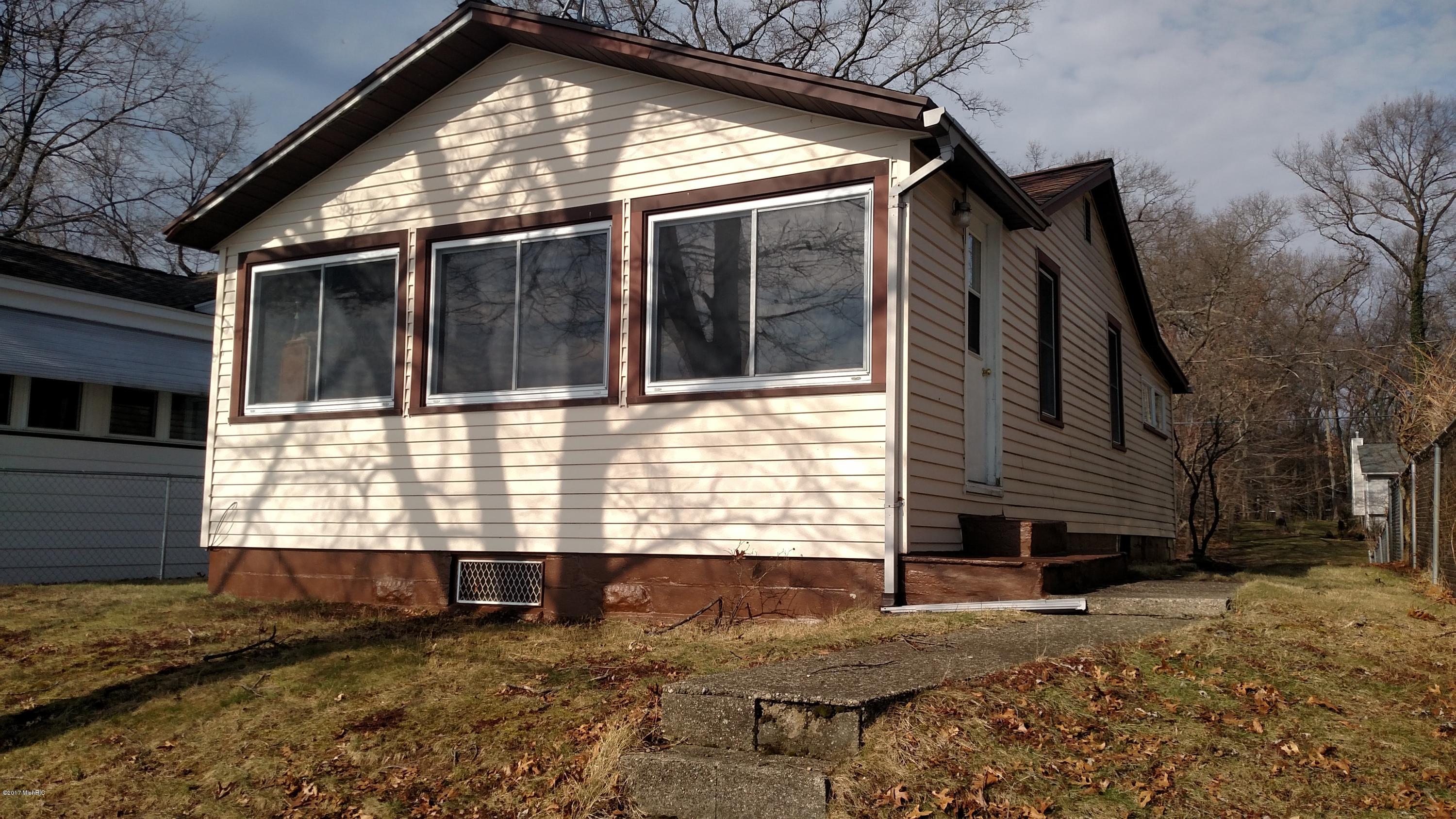 451 Grover Road Muskegon, MI 49442 - Photo 3 of 10 IMG_20170320_170100732