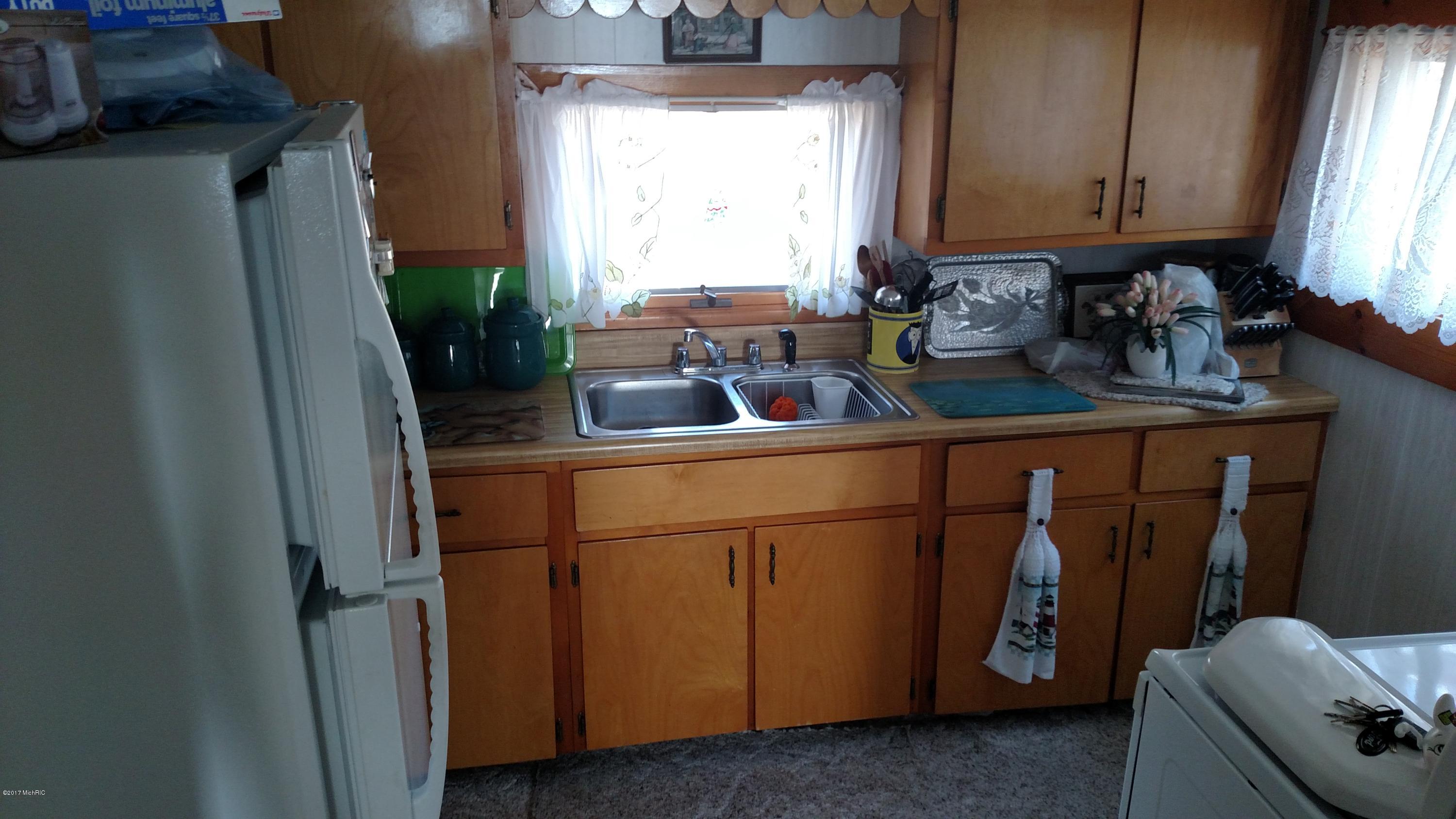 451 Grover Road Muskegon, MI 49442 - Photo 4 of 10 IMG_20170320_163200037