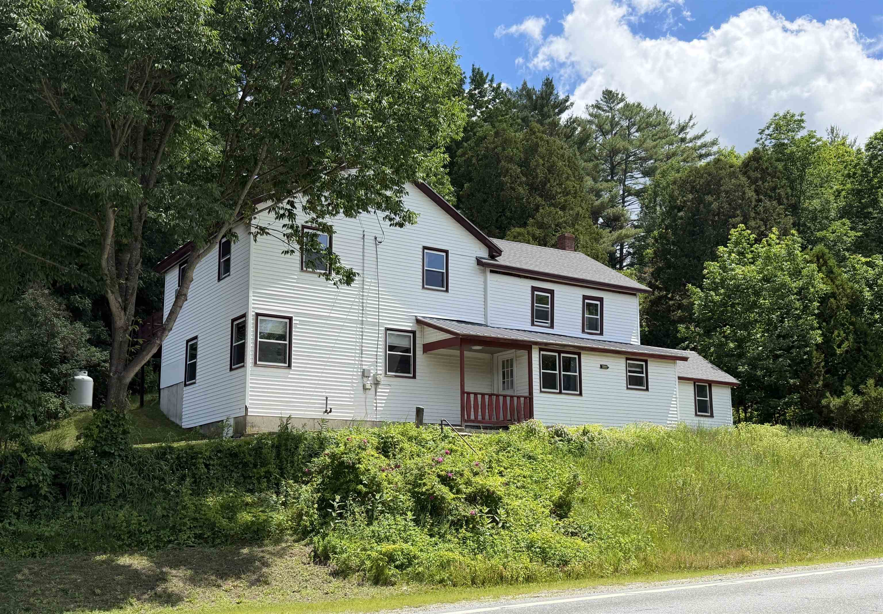 892 South Main Street Newport, NH 03773 - Photo 4 of 34