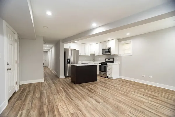 $2,800 | 4906 North Rockwell Street, Unit G, Chicago, IL 60625