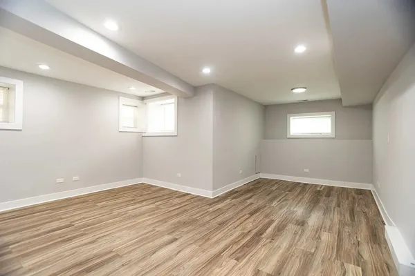 $2,800 | 4906 North Rockwell Street, Unit G, Chicago, IL 60625