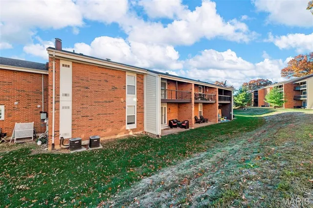 $168,000 | 1949 Hunting Lake Court, Unit 304, Kirkwood, MO 63122