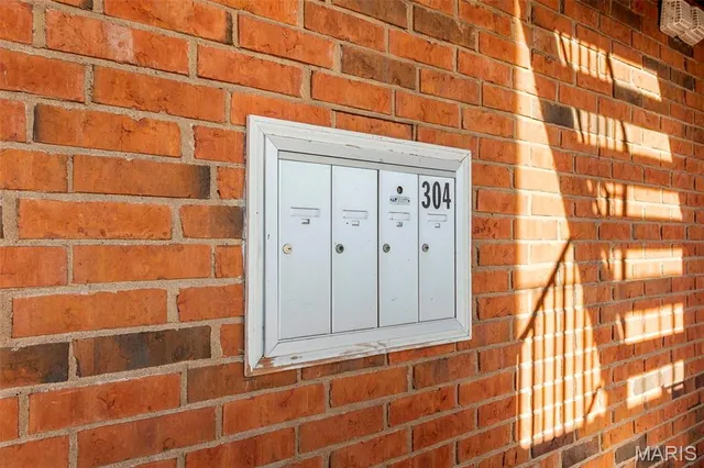 $168,000 | 1949 Hunting Lake Court, Unit 304, Kirkwood, MO 63122