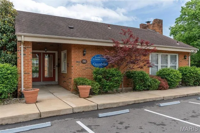 $168,000 | 1949 Hunting Lake Court, Unit 304, Kirkwood, MO 63122