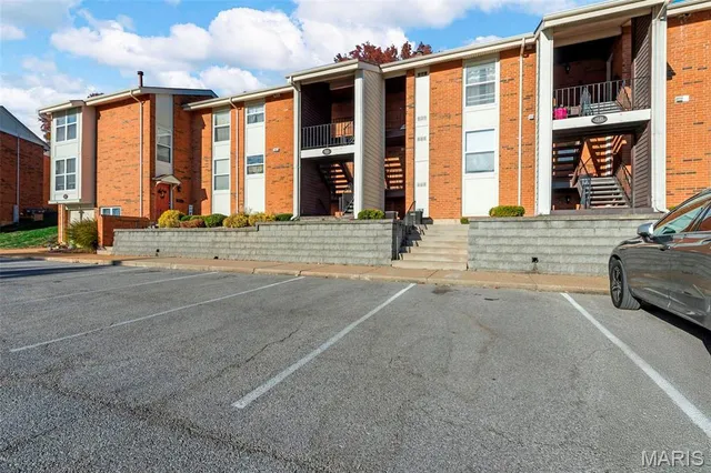 $168,000 | 1949 Hunting Lake Court, Unit 304, Kirkwood, MO 63122