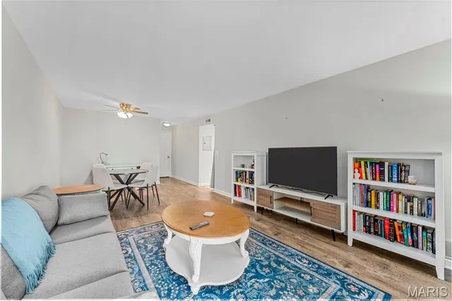 $168,000 | 1949 Hunting Lake Court, Unit 304, Kirkwood, MO 63122