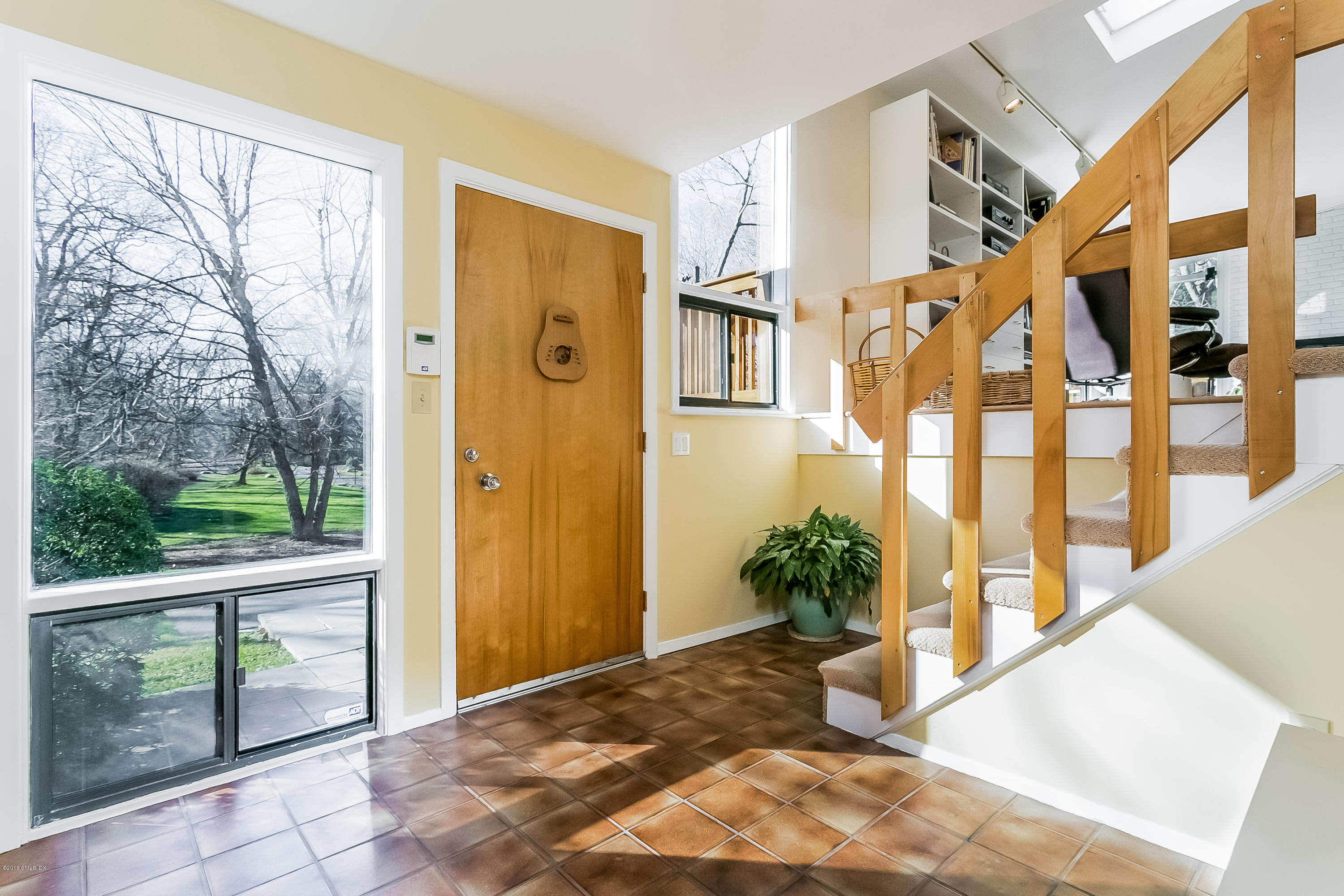 005-Foyer-2283369-large 81 Angus Road No