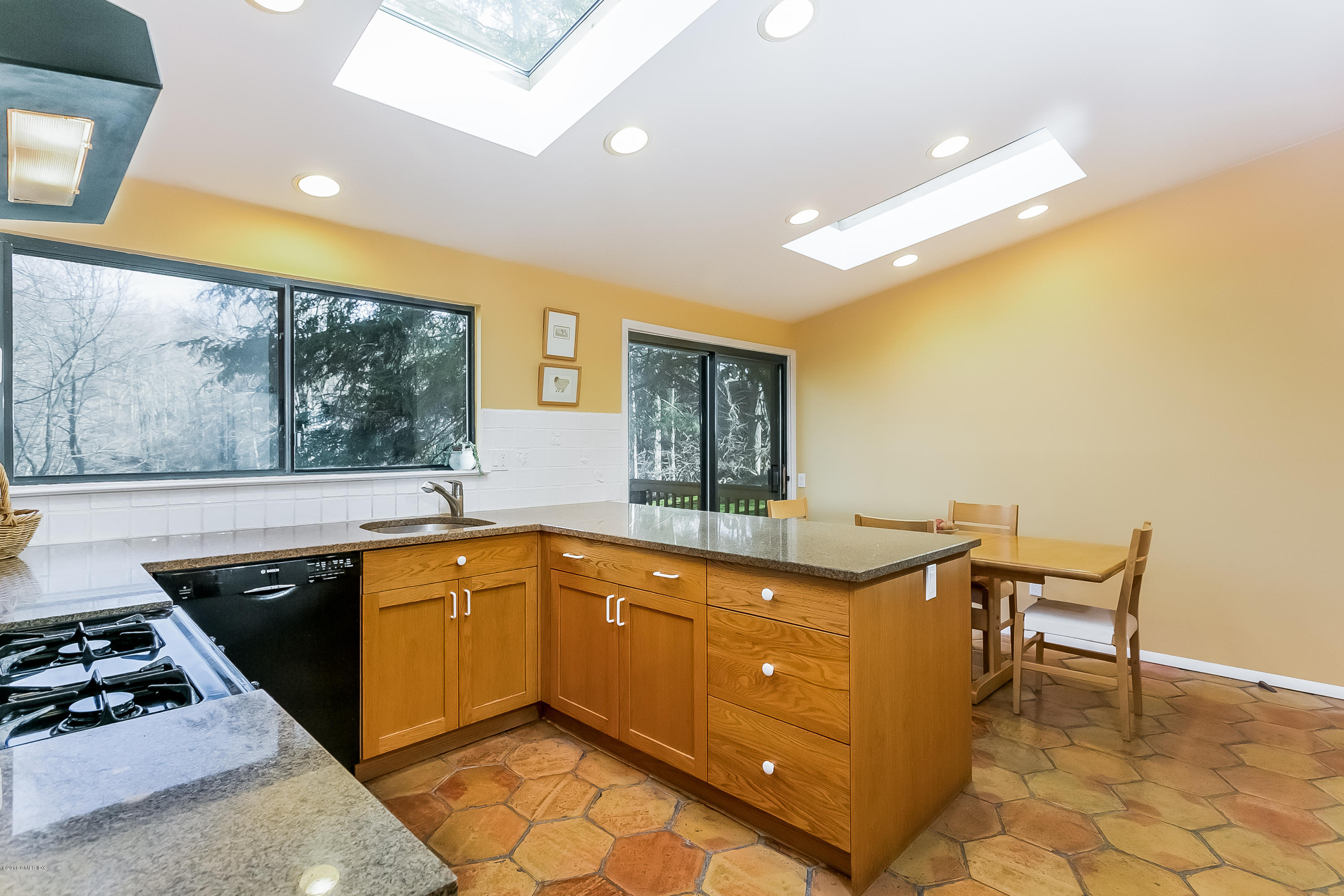 81 Angus Road North, Unit NORTH Greenwich, CT 06831 - Photo 9 of 37 012-Kitchen-2283342-large 81 Angus Road