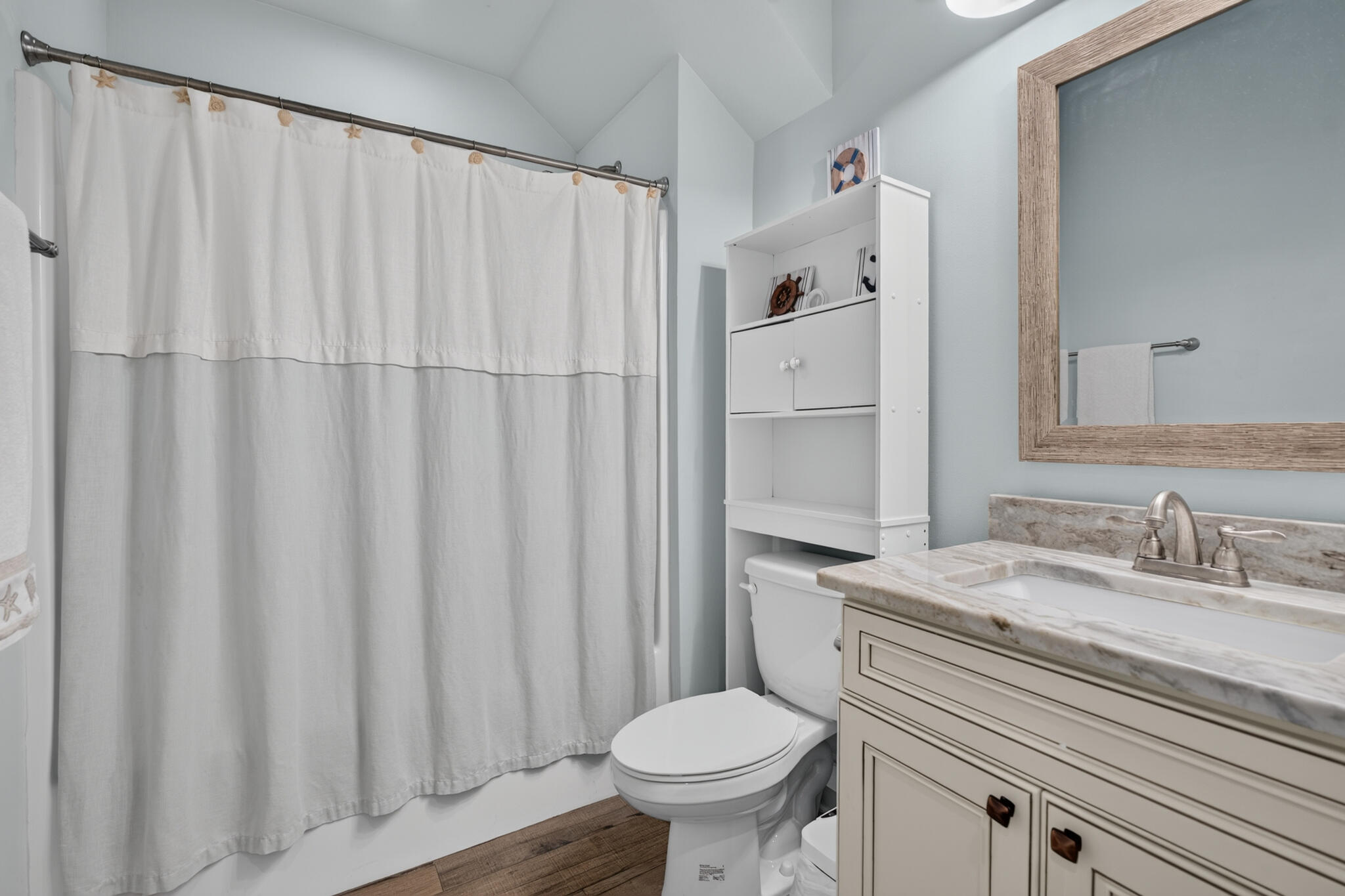 995 Airport Road, Unit 1 Destin, FL 32541 - Photo 19 of 62 Bathroom 1st floor guestport_Rd_1-23
