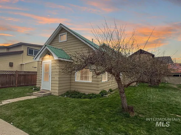 $339,000 | 110 West Market Street, Cascade, ID 83611