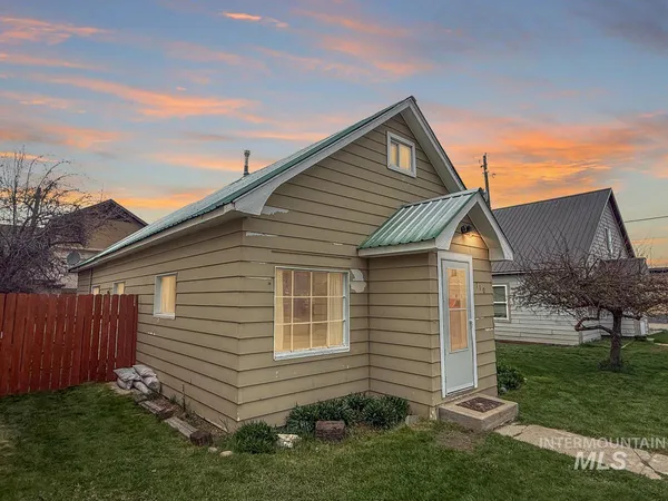 $339,000 | 110 West Market Street, Cascade, ID 83611