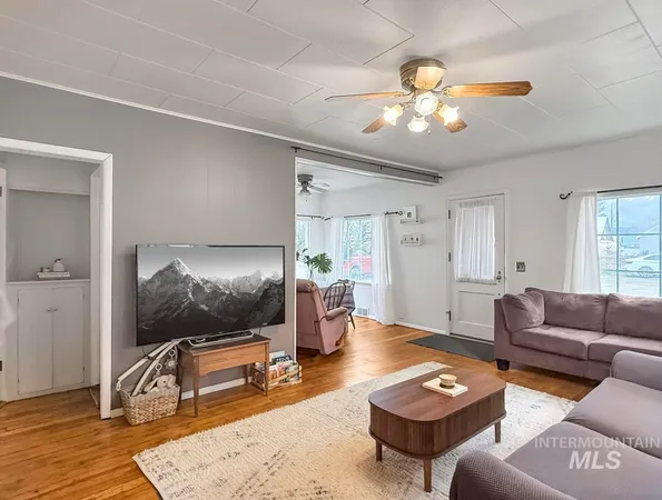 $339,000 | 110 West Market Street, Cascade, ID 83611