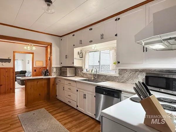 $339,000 | 110 West Market Street, Cascade, ID 83611